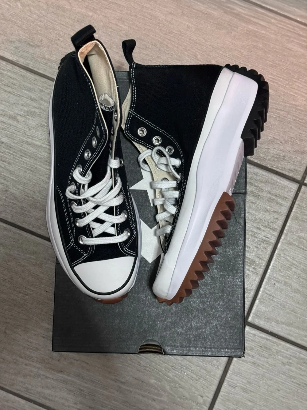 Converse Black and White High-Top Platform Run Star Hike Sneakers Men’s size 7
